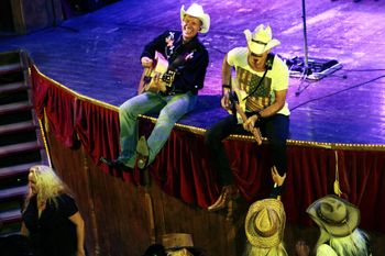 Dirk steht aud Drumpodest