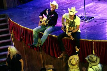 Dirk steht auf Drumpodest