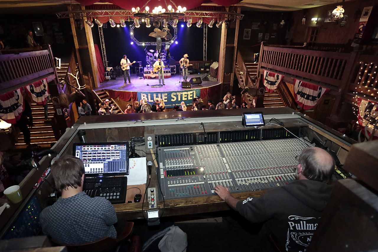 Neue Lichtanlage an der Decke