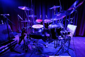 Hartmut am Schlagzeug