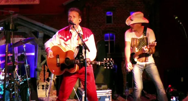 Hey Ya'll - neues Video online