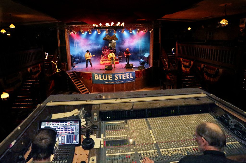 Soundtechniker bei der Arbeit